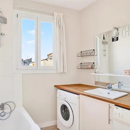 Spacious 2br Flat With Balcony - Historic Center Bordeaux