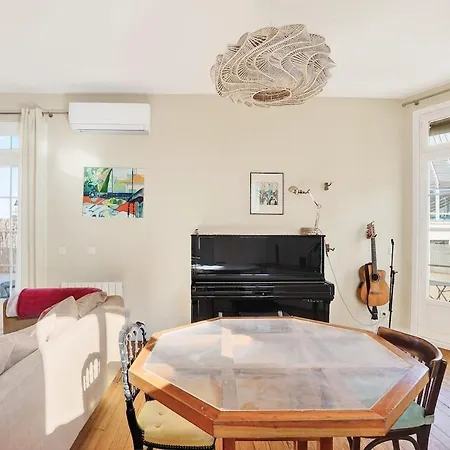 Apartment Spacious 2br Flat With Balcony - Historic Center Bordeaux