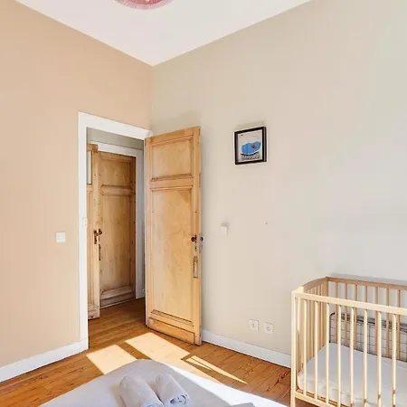Spacious 2br Flat With Balcony - Historic Center Bordeaux